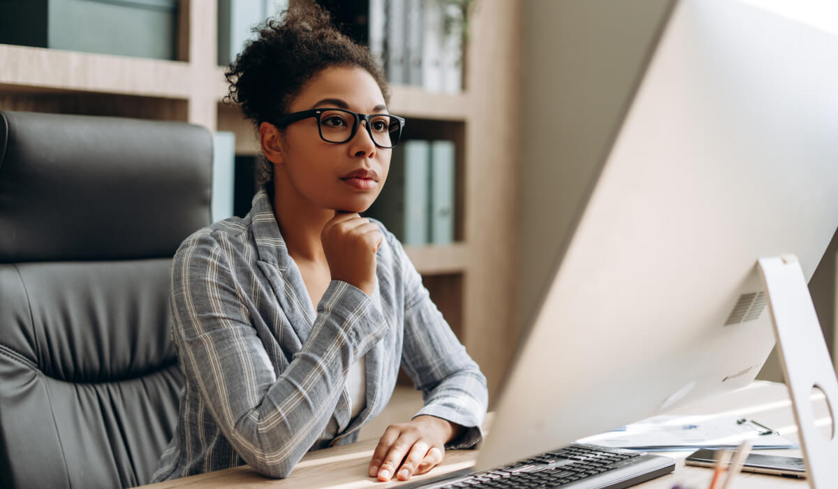 woman-working-office